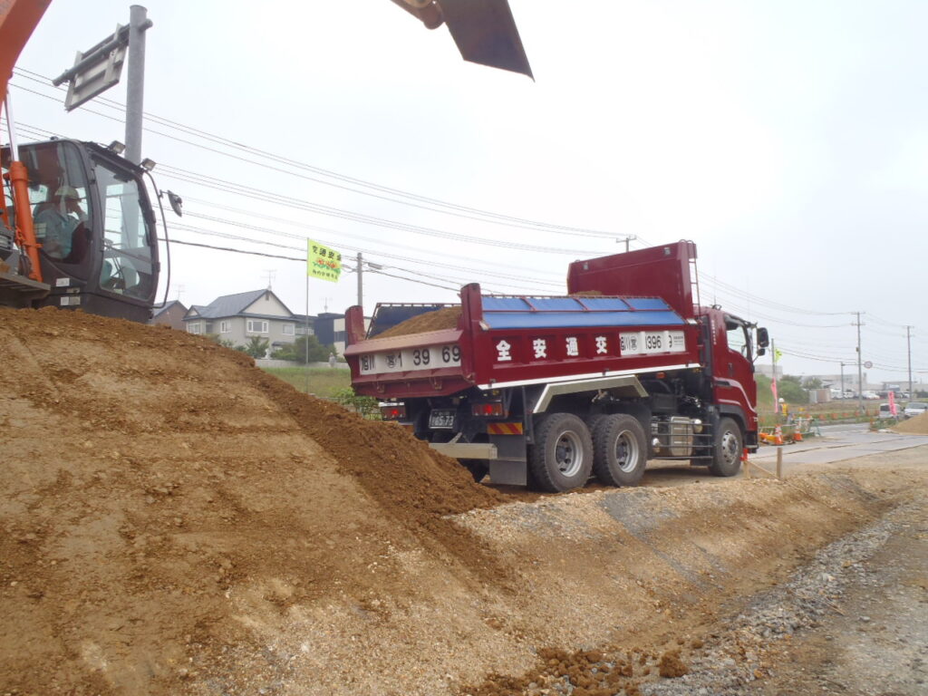 緑・富岡環状通街路整備（道路改良）その２工事　7月30日　続きその２